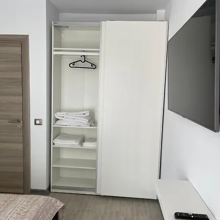 Rakish Sun Apartment *
